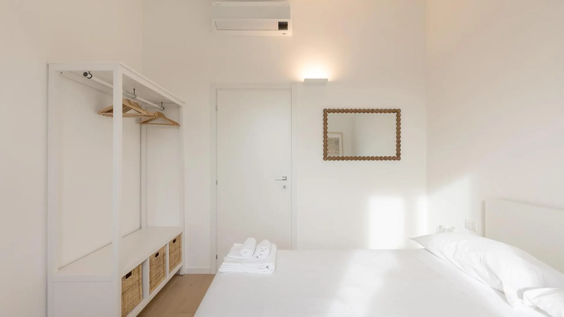 Splendido Quadrilocale Darsena - Mirable Pm Apartment Milan Italy