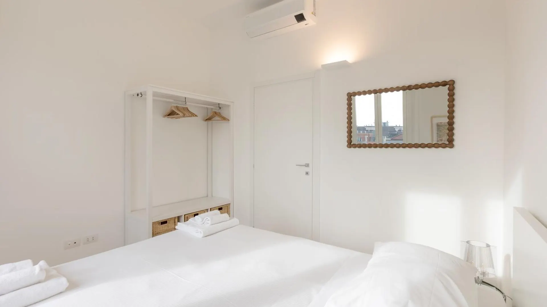 Splendido Quadrilocale Darsena - Mirable Pm Apartment Milan 0*,  Italy